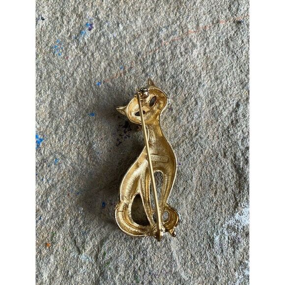 Vintage Monet Gold Tone Cat Pin Brooch Jewelry Estate Find Signed - Picture 9 of 9